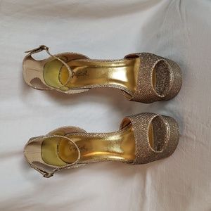 Qupid spiked heels size 8 gold glitter